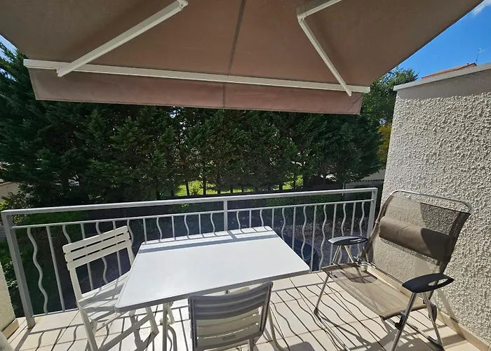 Appartement 4 Pers A Royan Avec Balcon Et Parking Proche Plage Du Chay - Fr-1-550-89